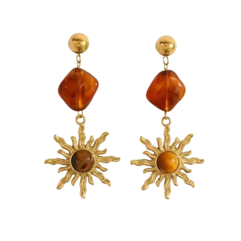 Paire de boucles d’oreilles pendantes pour femme avec motif soleil doré, éléments décoratifs ambrés et design élégant inspiré de la lumière solaire.