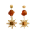 Paire de boucles d’oreilles pendantes pour femme avec motif soleil doré, éléments décoratifs ambrés et design élégant inspiré de la lumière solaire.