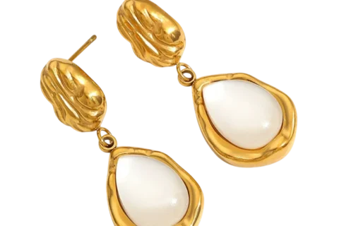 Boucles d’oreilles femme dorées avec pendentif en forme de goutte nacrée et design texturé élégant