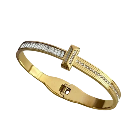 Bracelet jonc doré pour femme avec design inspiré du clou, orné de détails brillants sur la partie supérieure et doté d'une fermeture intégrée discrète.