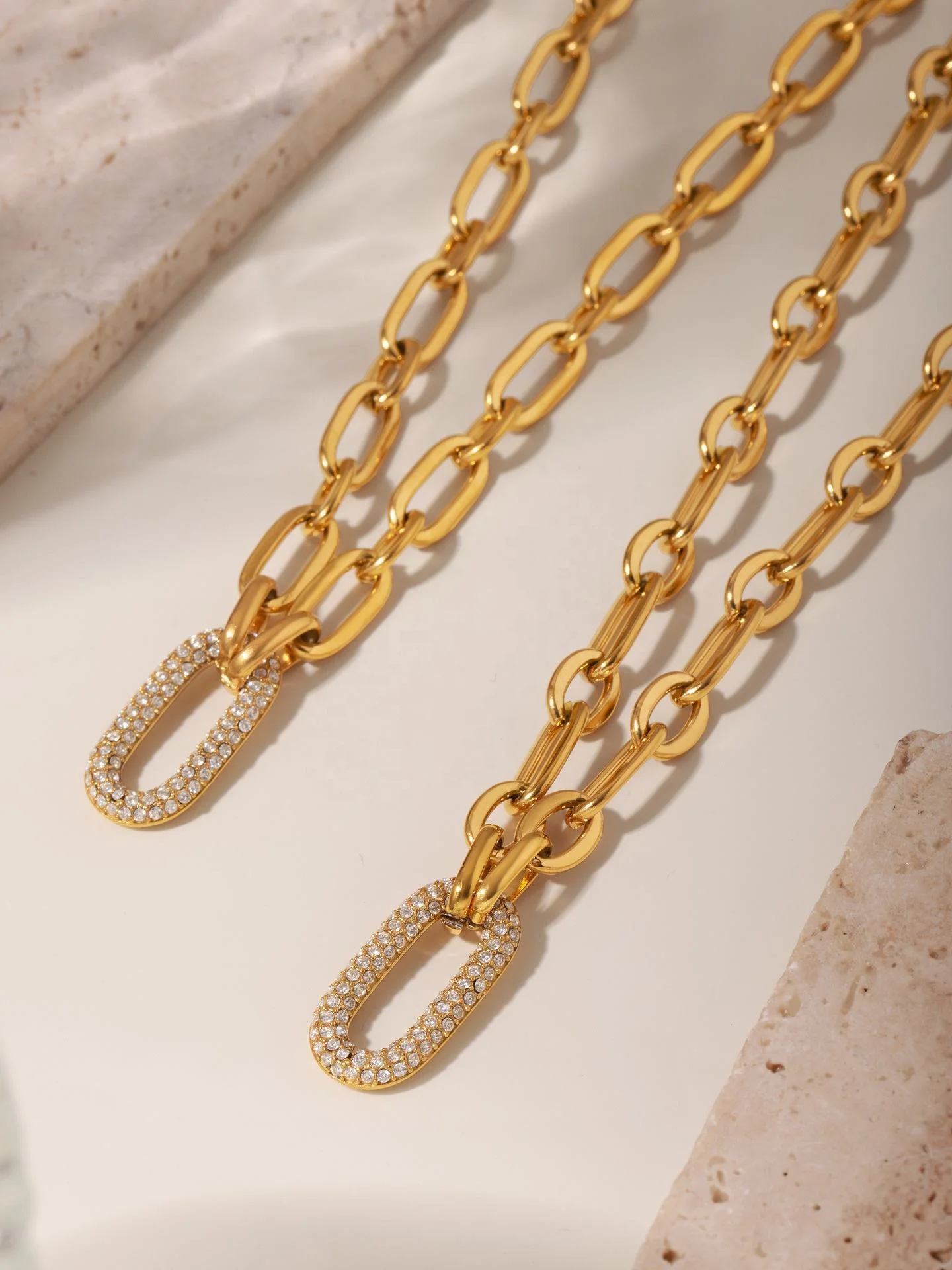 Collier Chaîne Dorée Maillon Ovale avec Pendentif Fermoir Élégant – Image 3