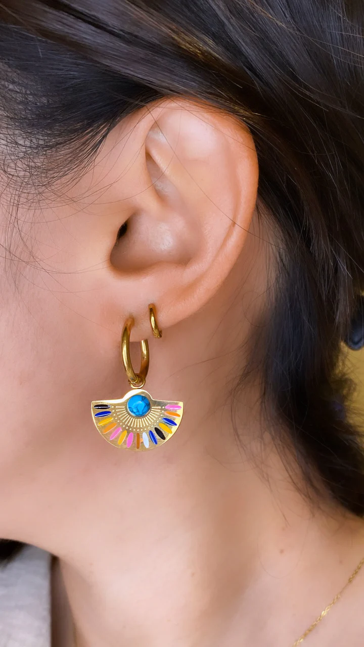 Boucles d'oreilles dorées éventail multicolore au style bohème – Image 2