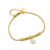 Bracelet en acier inoxydable doré pour femme avec chaîne maille serpent, perles métalliques et pendentif perle blanche au style élégant.
