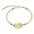 Bracelet doré pour femme avec pendentif Hello Kitty, chaîne ajustable et présentation dans un coffret cadeau élégant.