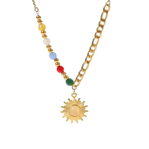 Collier doré pour femme avec pendentif soleil, perles colorées décoratives et chaîne fine réglable, idéal pour un style élégant et tendance.