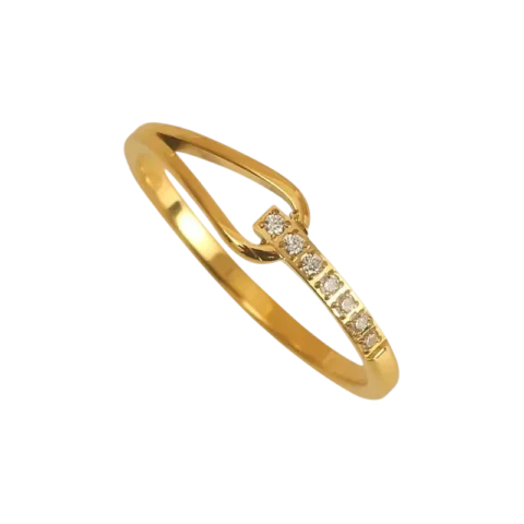 Bague pour femme en métal finition dorée au design ouvert avec une rangée de petits détails scintillants sur le dessus.