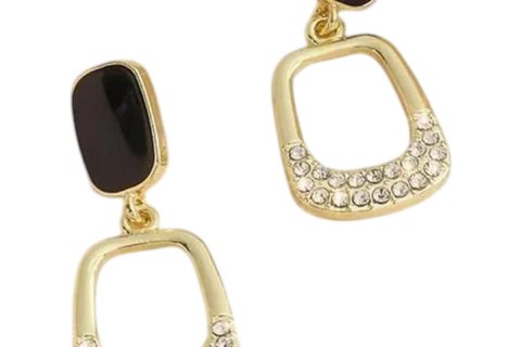 Boucles d'oreilles à clip pour femme en métal finition dorée avec élément noir ovale et pendentif géométrique orné de strass.