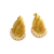 Boucles d'oreilles dorées pour femme au design plissé avec rangée de perles blanches décoratives et finition élégante.