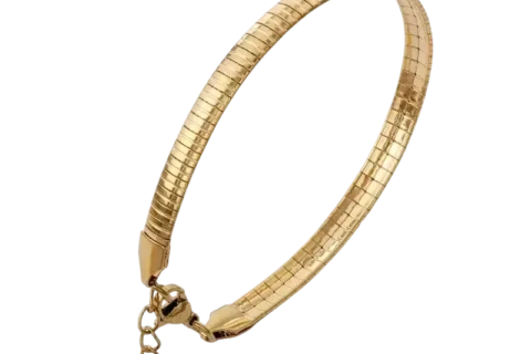 Bracelet jonc doré pour femme avec finition texturée, design élégant, fermoir à mousqueton et chaînette d'extension.