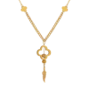 Collier doré pour femme avec chaîne maille fine, pendentif trèfle ajouré, détails texturés et breloque en forme de plume.