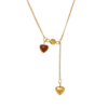 Collier en acier inoxydable doré avec deux pendentifs en forme de cœur, dont un cœur rouge et une chaîne pendante élégante.